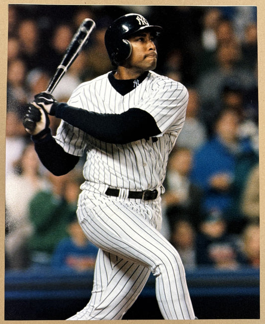 Bernie Williams New York Yankees 16x20 Photo Action Shot Unisgned