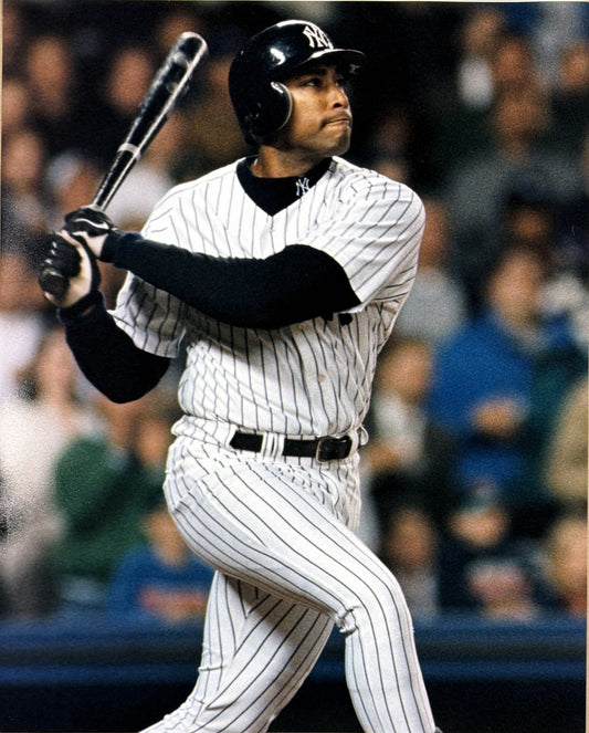 Bernie Williams New York Yankees 16x20 Photo Action Shot Unisgned