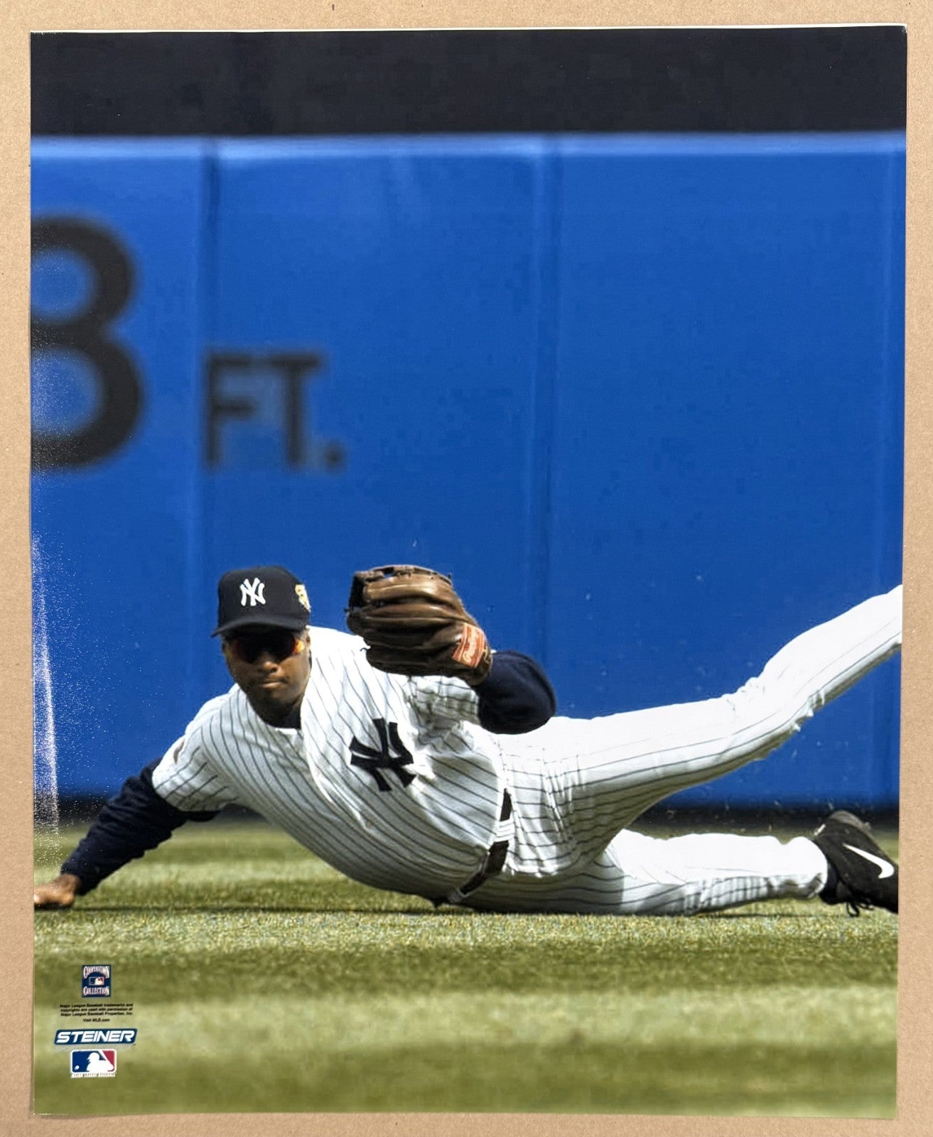 Bernie Williams New York Yankees 16x20 Photo Action Shot Unisgned MLB & Steiner