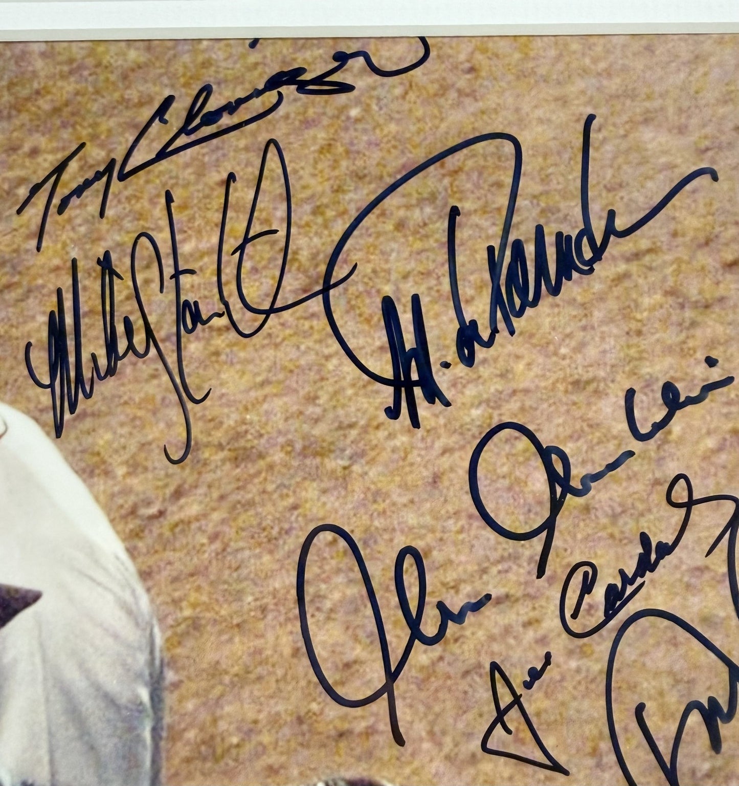NY Yankees Team Signed 16x20 LE Photo Framed 1998 World Champs 31 Auto CBM LOA
