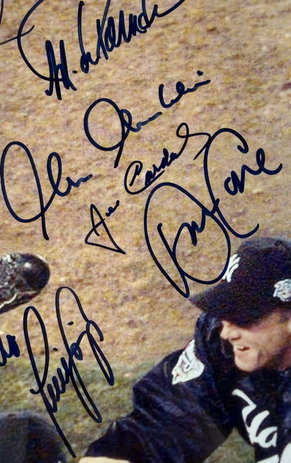 NY Yankees Team Signed 16x20 LE Photo Framed 1998 World Champs 31 Auto CBM LOA