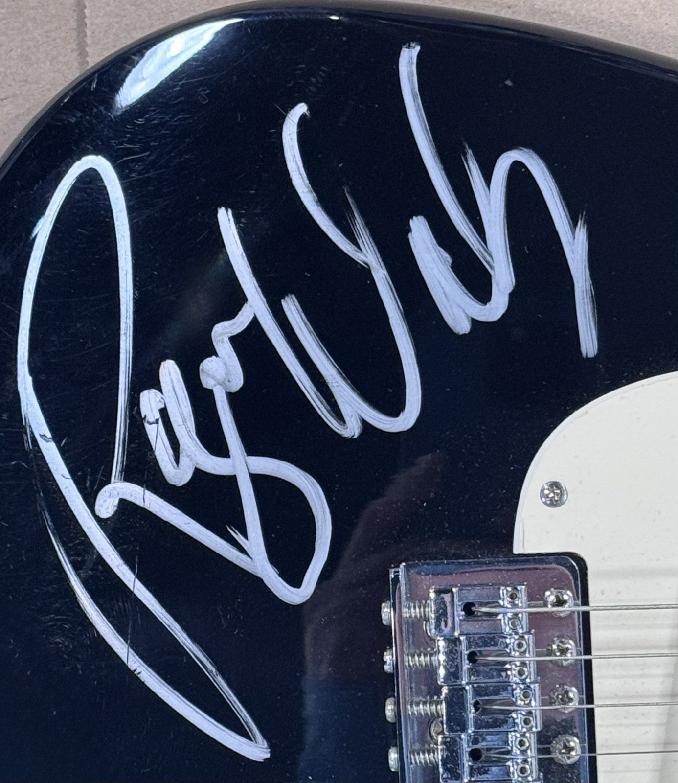Roger Waters Signed Fender Bass Guitar Auto JSA LOA Mint Auto Pink Floyd