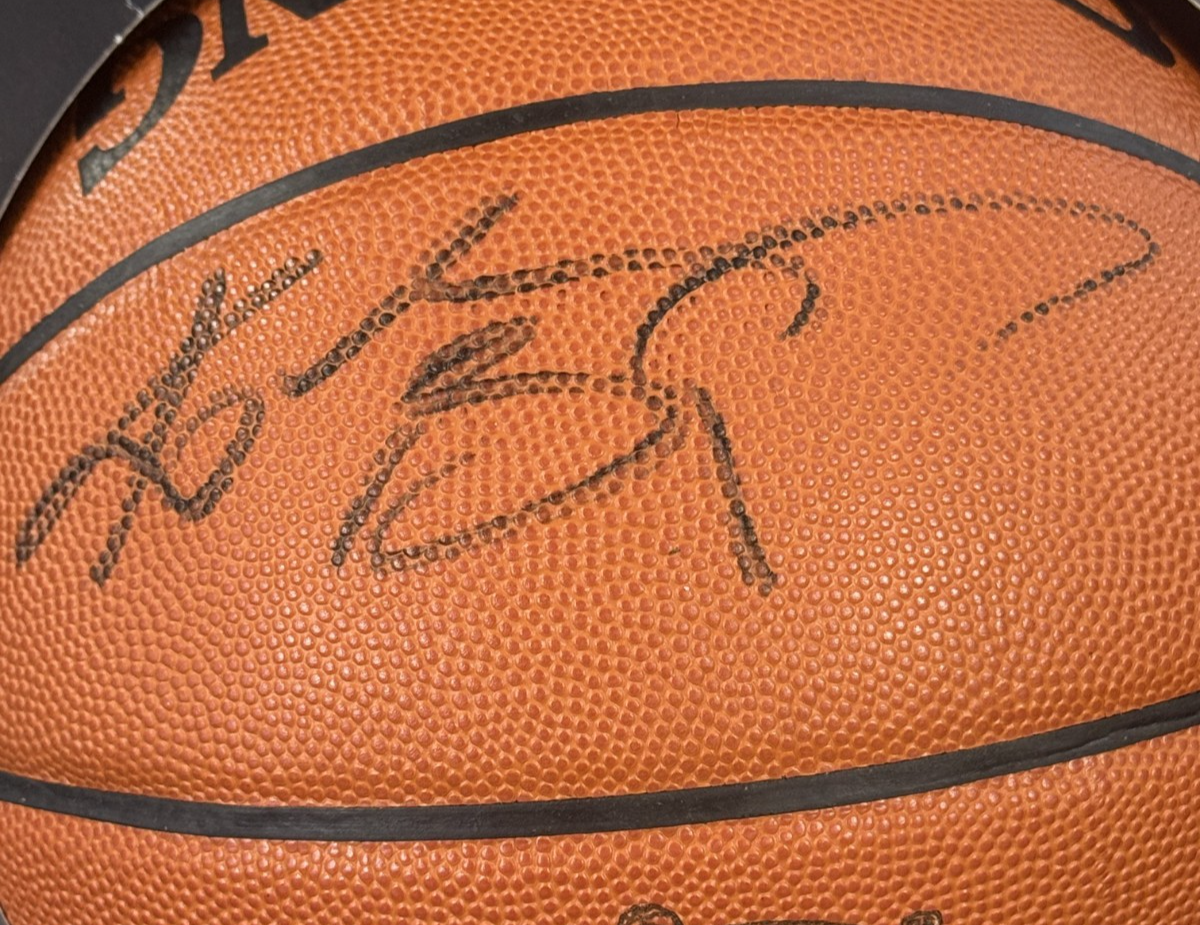 Kobe Bryant Signed Official NBA Game Basketball 2001 NBA Finals Auto ITP PSA COA
