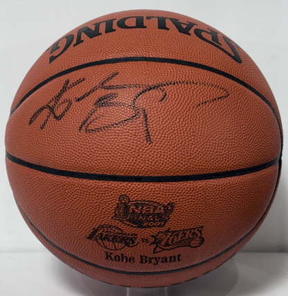 Kobe Bryant Signed Official NBA Game Basketball 2001 NBA Finals Auto ITP PSA COA