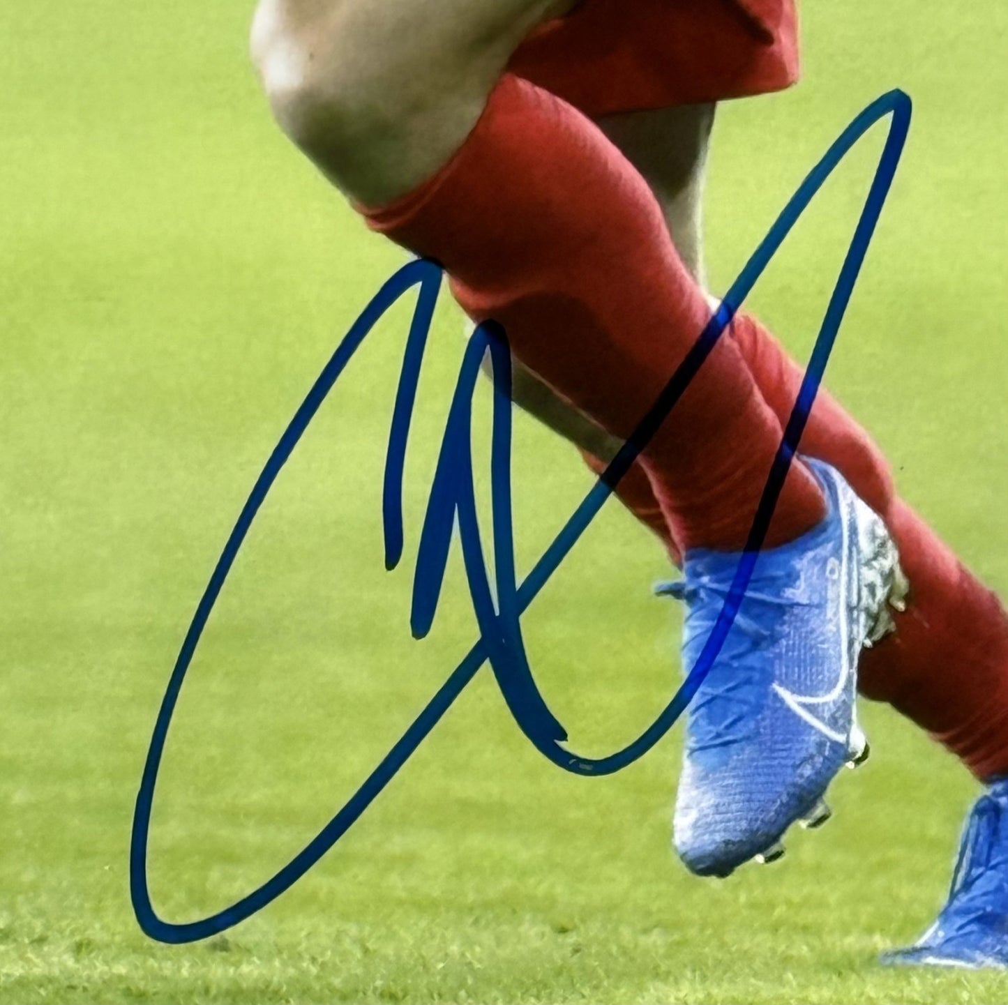 Christian Pulisic Signed USMNT Concacaf Gold Cup 8x10 Photo Framed Auto JSA COA