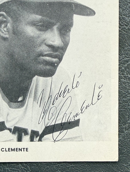 1971 Photo Postcard 4x6 Baseball Team Issued Roberto Clemente Secretarial Auto
