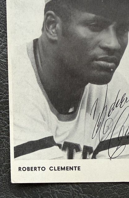 1971 Photo Postcard 4x6 Baseball Team Issued Roberto Clemente Secretarial Auto