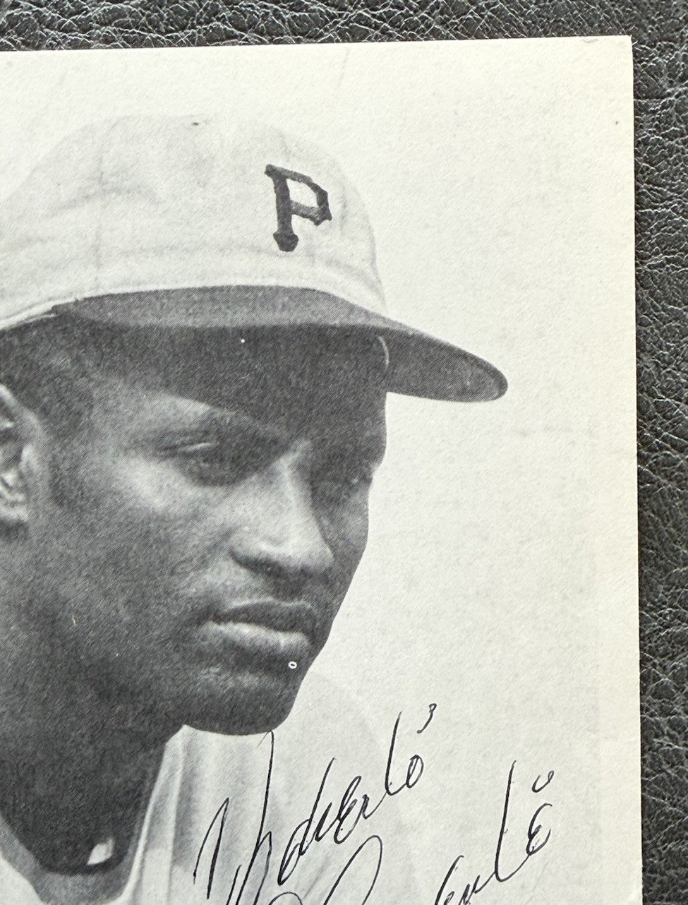1971 Photo Postcard 4x6 Baseball Team Issued Roberto Clemente Secretarial Auto