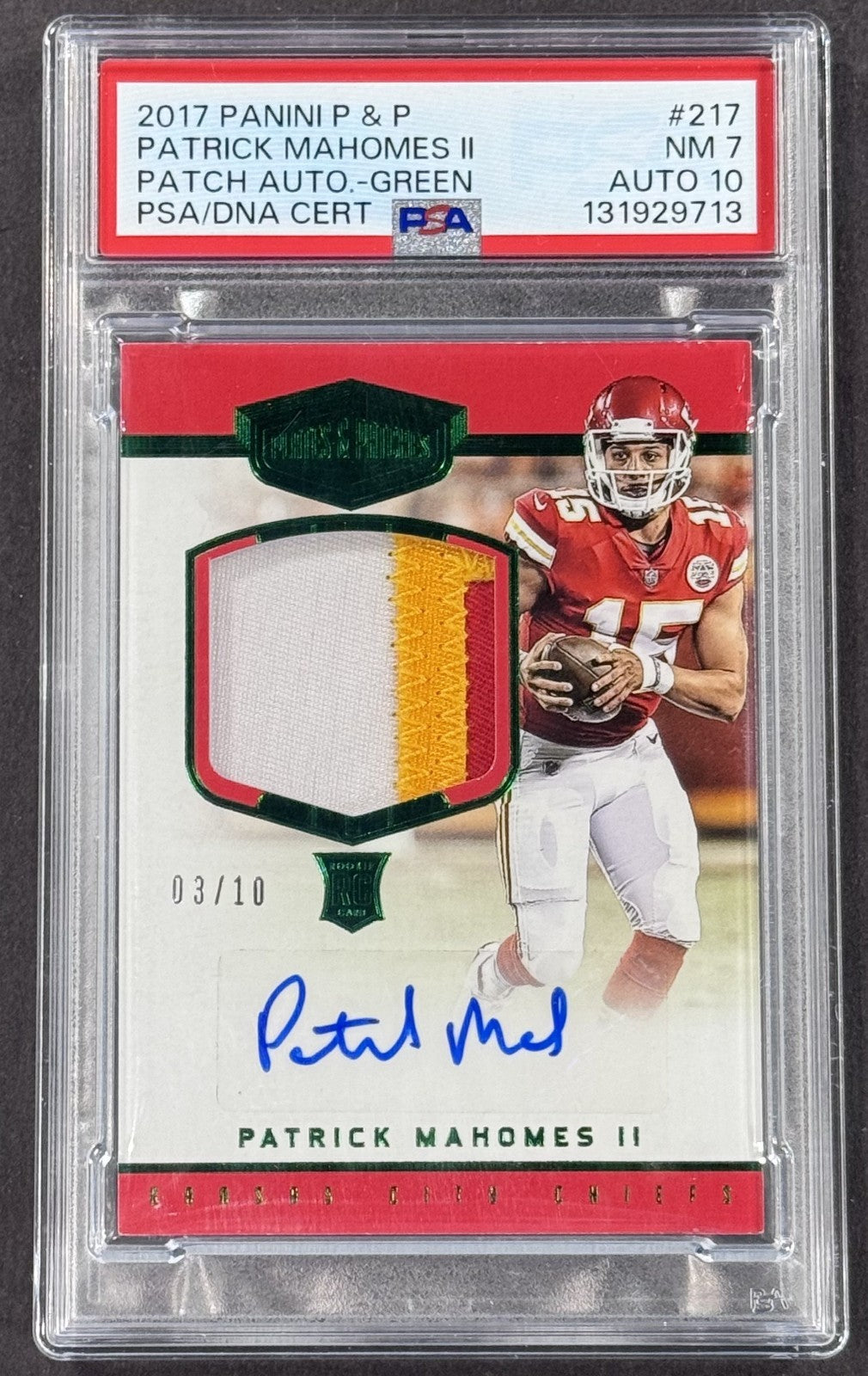 2017 Panini P&P Patrick Mahomes Green Patch Auto /10 PSA 7 Auto 10 KC Chiefs RPA