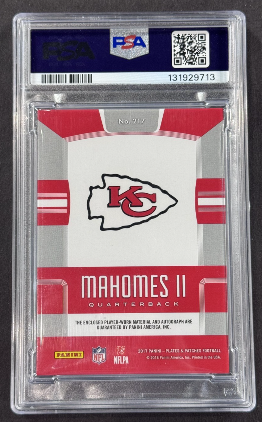 2017 Panini P&P Patrick Mahomes Green Patch Auto /10 PSA 7 Auto 10 KC Chiefs RPA
