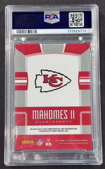2017 Panini P&P Patrick Mahomes Green Patch Auto /10 PSA 7 Auto 10 KC Chiefs RPA