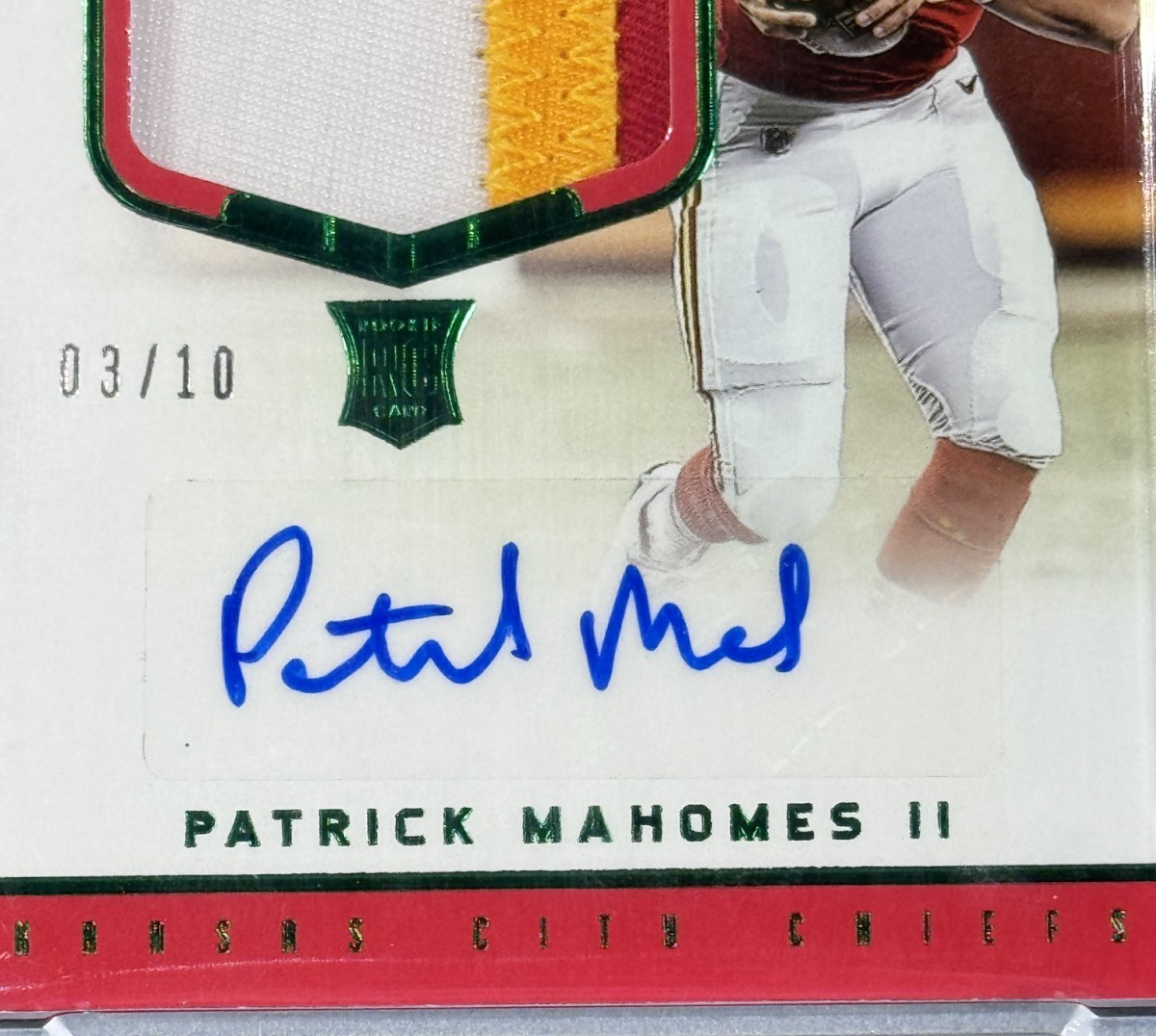 2017 Panini P&P Patrick Mahomes Green Patch Auto /10 PSA 7 Auto 10 KC Chiefs RPA