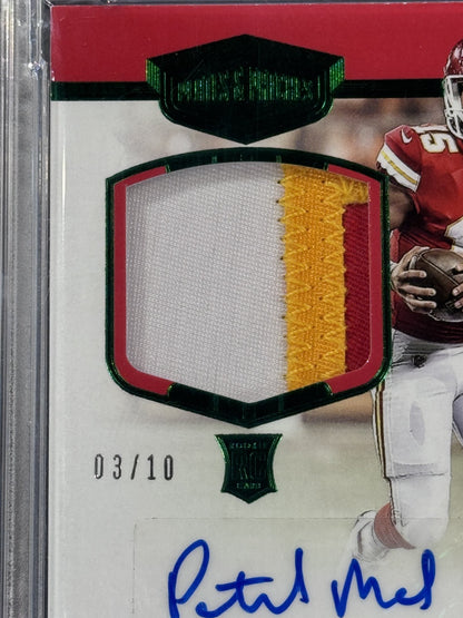 2017 Panini P&P Patrick Mahomes Green Patch Auto /10 PSA 7 Auto 10 KC Chiefs RPA