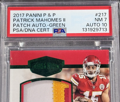 2017 Panini P&P Patrick Mahomes Green Patch Auto /10 PSA 7 Auto 10 KC Chiefs RPA