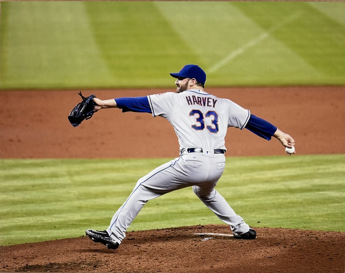 Matt Harvey #33 New York Mets Unsigned Horizontal 11x14 Pitching Photo