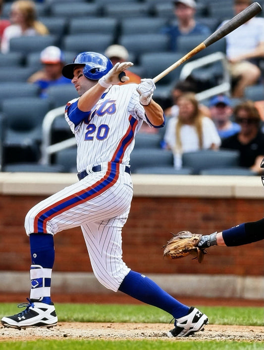 Neil Walker #20 New York Mets Unsigned Horizontal 11x14 Swinging Photo