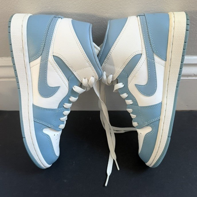 Air jordan 1 Mid University Blue Women's Size 7 Gently Worn In Box