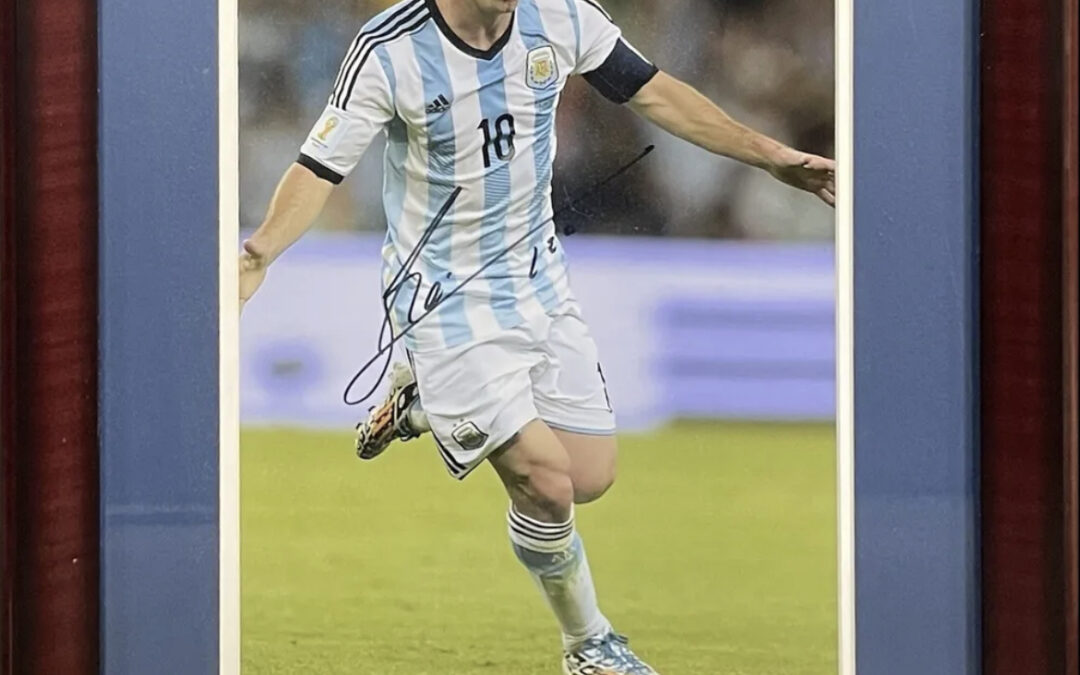 Lionel Messi signed 11×14 Argentina World Cup photo framed autograph Icons COA
